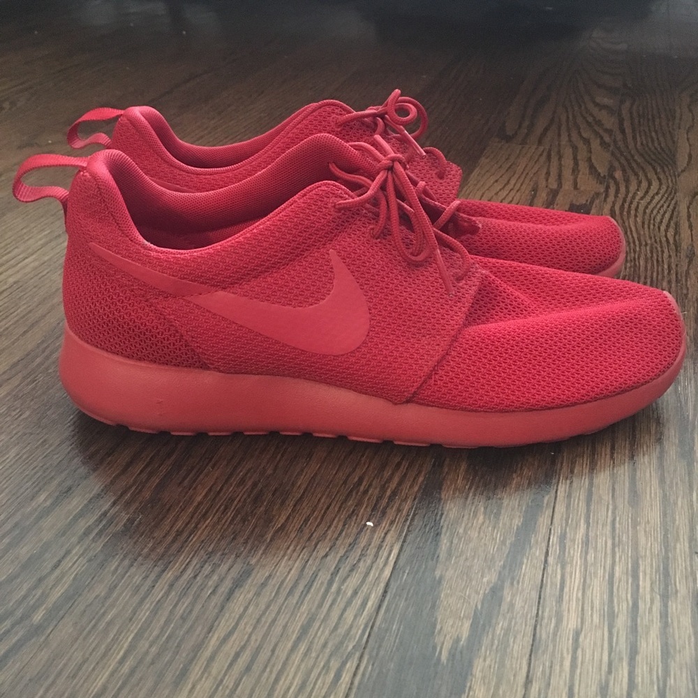 Red Nike flyknit